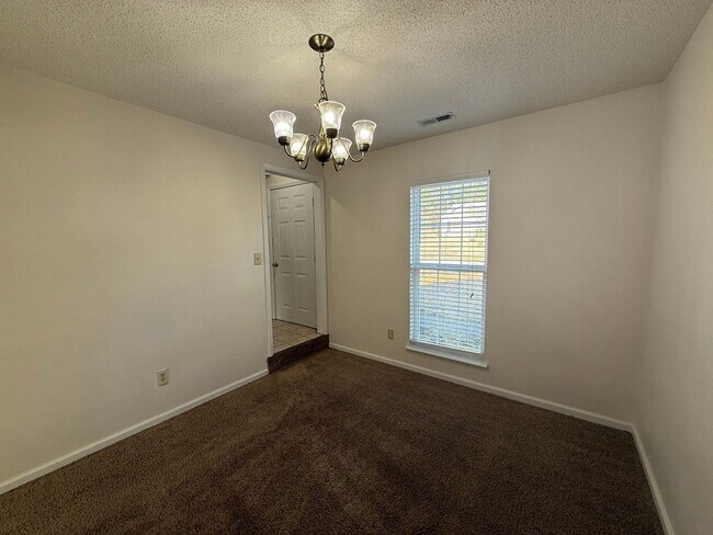 Foto del edificio - Beautiful 3 bedroom, 2.5 bath House