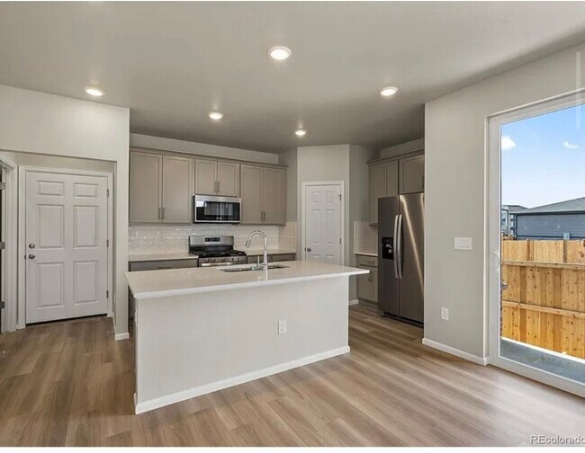 Foto del edificio - 750 N Shawnee St