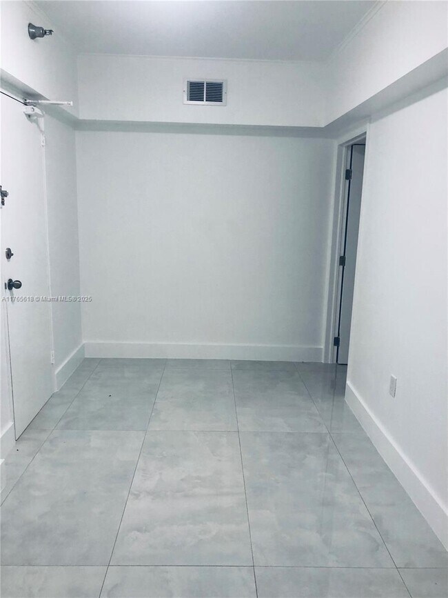 Foto del edificio - 10185 Collins Ave