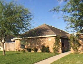 Building Photo - 15 S Dahlia St