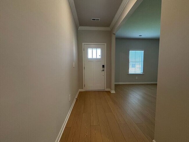 Building Photo - Look and lease in Athens