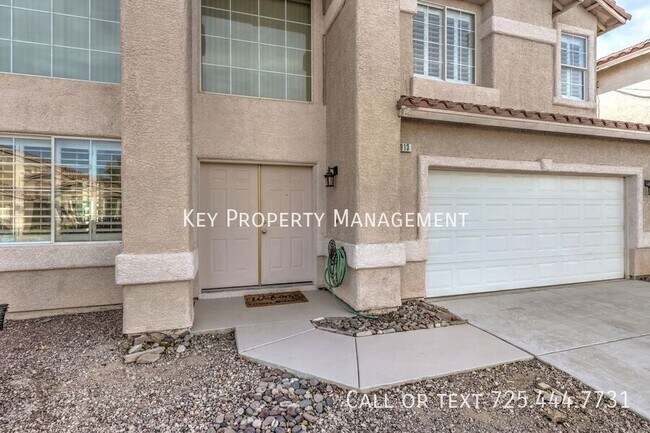 Foto del edificio - Beautiful 4 bedroom, 2.5 bathroom two-stor...