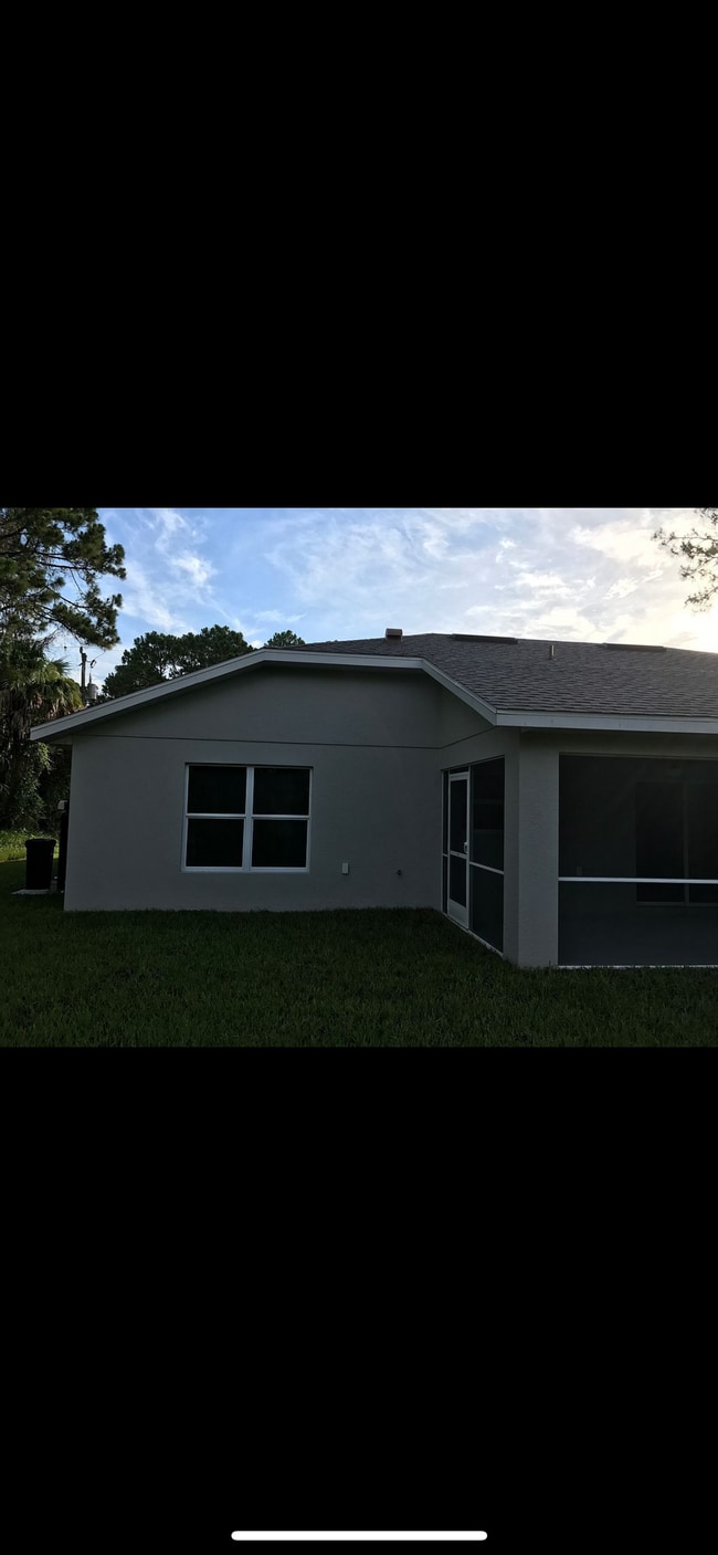 Atrás - 2147 Vancouver Ln