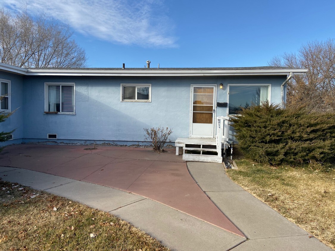 Primary Photo - 2043 White Ave