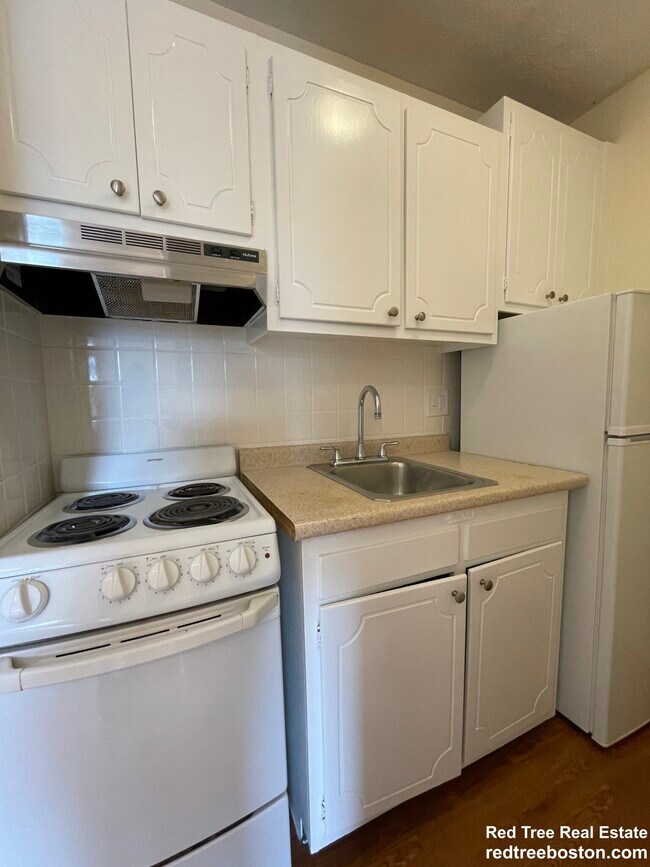 Foto del edificio - 172 N Beacon St