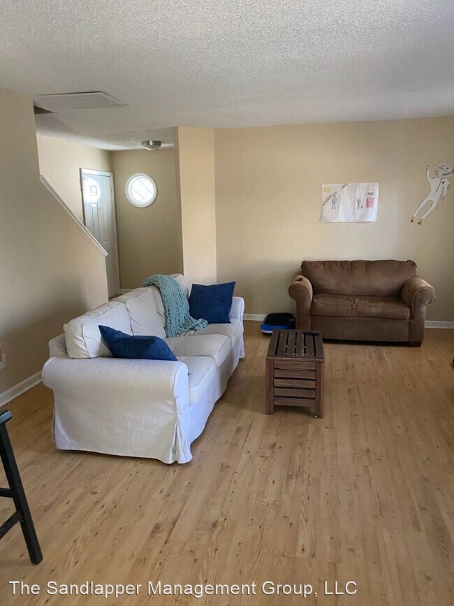 Building Photo - 3 br, 2 bath House - 1214A Meadow Park