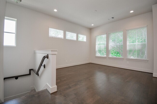 Foto del edificio - 6017 Cypress St