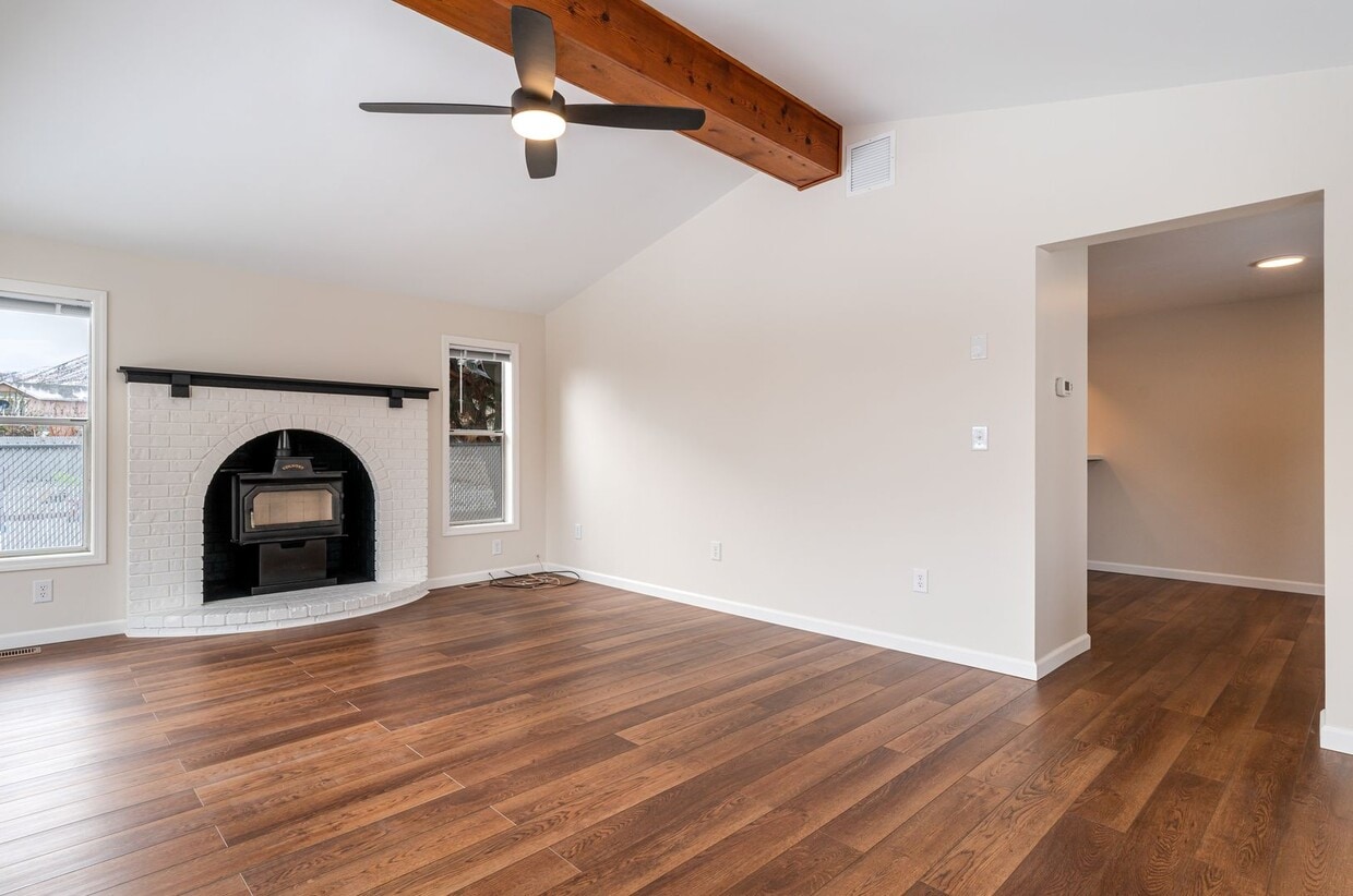 Primary Photo - Huge Kitchen, 1000 sq ft Shop/Garage, Remo...