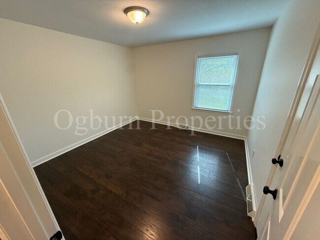 Foto del edificio - 4279 Winnabow Rd-3BR/2BA Split Foyer Home