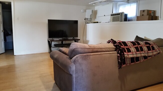 Foto del edificio - Coming soon! 1 bedroom apartment in EASTPORT!