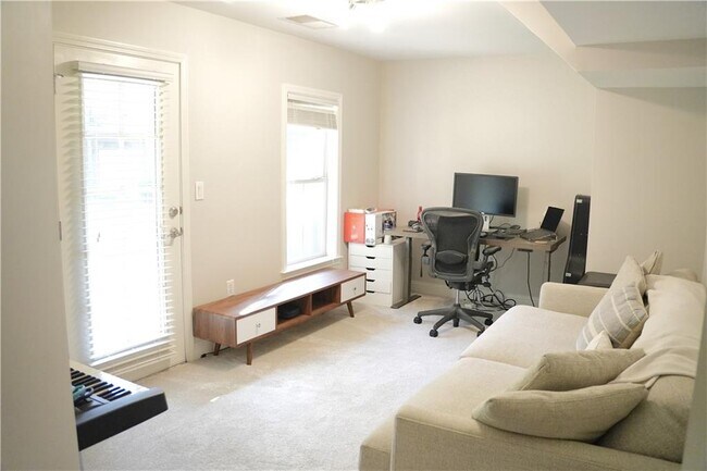 Building Photo - 1120 Glenridge Pl NE