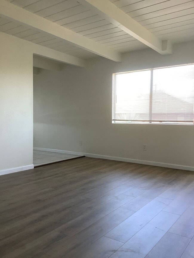 Building Photo - Newly Remodeled Upstairs 2 Bedroom 1 Bath ...