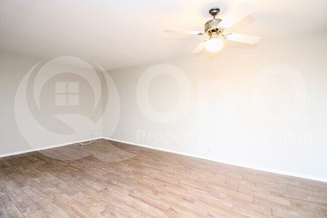 Foto del edificio - 3127 S Fairfield Dr