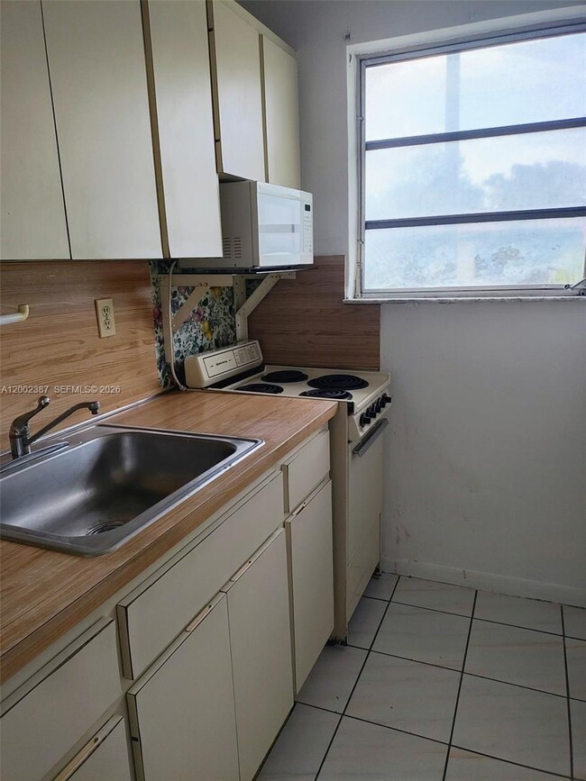 Foto del edificio - 525 SW 56th Ave