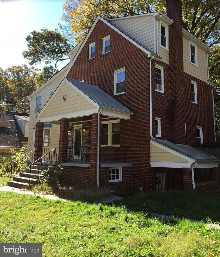 Primary Photo - 7502 Central Ave