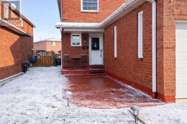 Building Photo - 3280 Pilcom Crescent