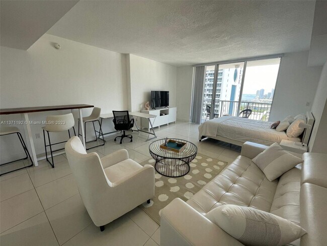 Building Photo - 1717 N Bayshore Dr