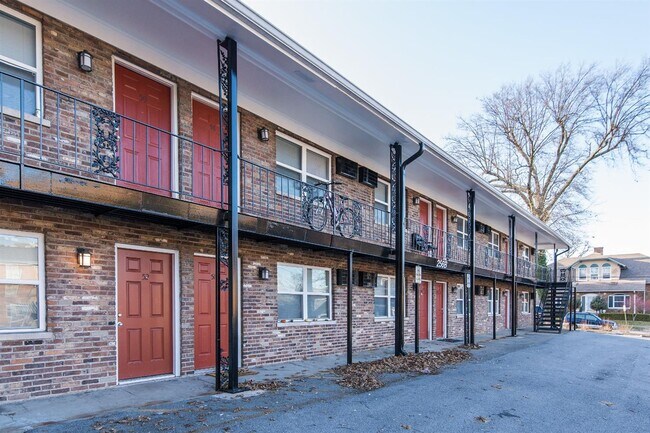 Foto del edificio - 256 Lyndhurst Pl
