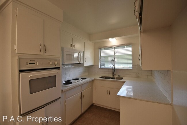 Building Photo - 1 br, 1 bath Apartment - 24347 Newhall Ave...