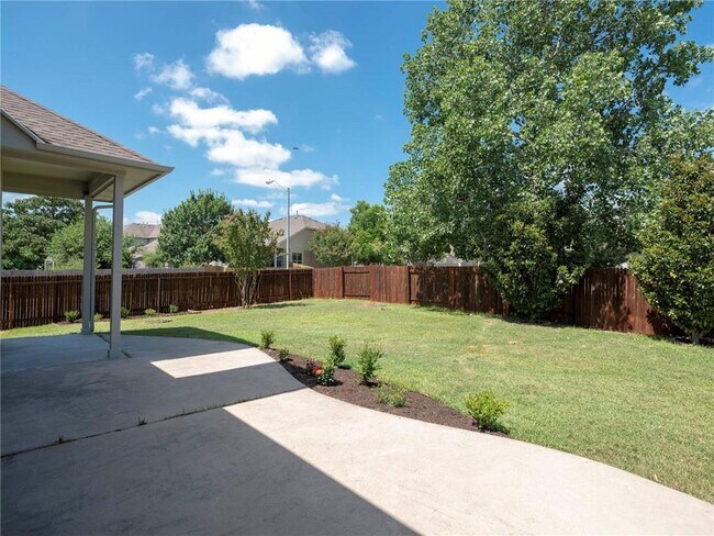 Foto del edificio - 912 Rusk Rd