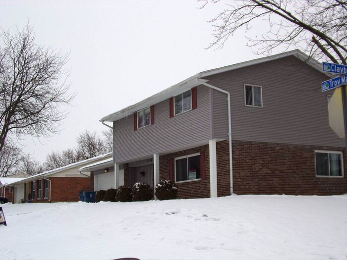 Foto principal - Spacious 4 Bed 2.5 Huber Heights home!