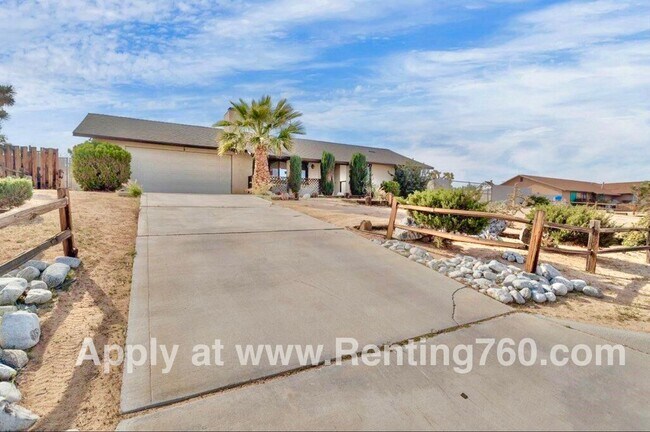 Building Photo - Updated 3 Bedroom 2 Bathroom on the Mesa!!