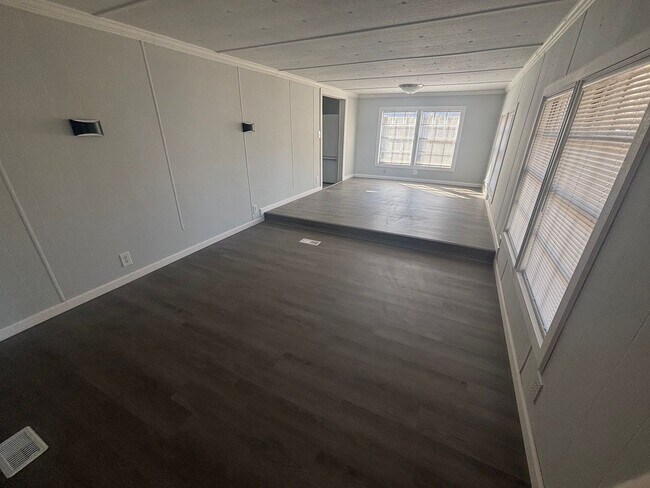 Foto del edificio - FOR RENT