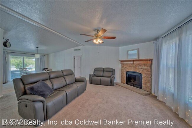 Building Photo - 3 br, 2 bath House - 1140 Shady Lane