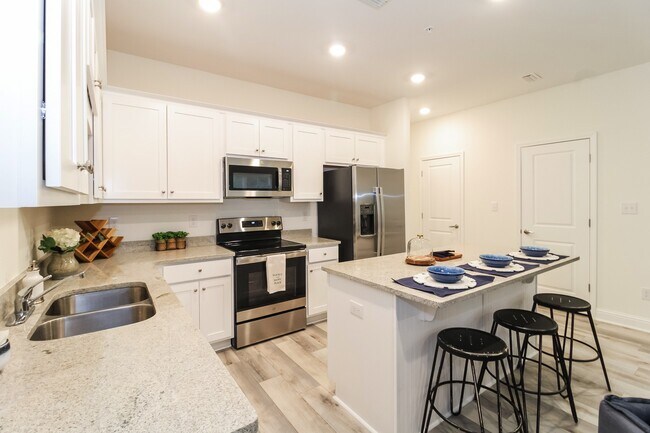 Foto del edificio - Overland Townhomes