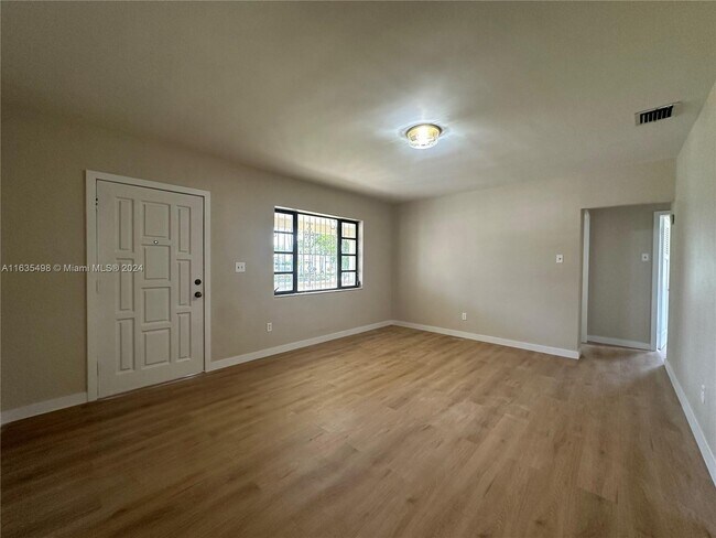 Building Photo - 1610 NW 33rd Ave