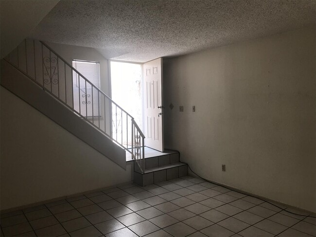 Building Photo - 10628 B SPRINGWOOD