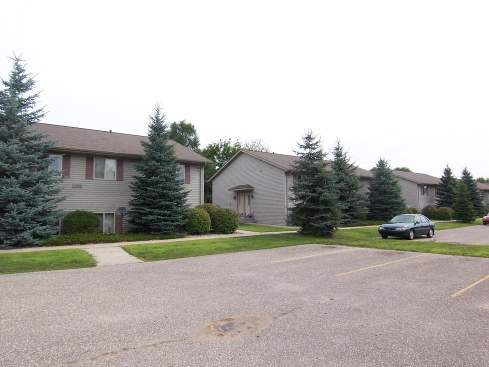 Primary Photo - Woodside Apartments