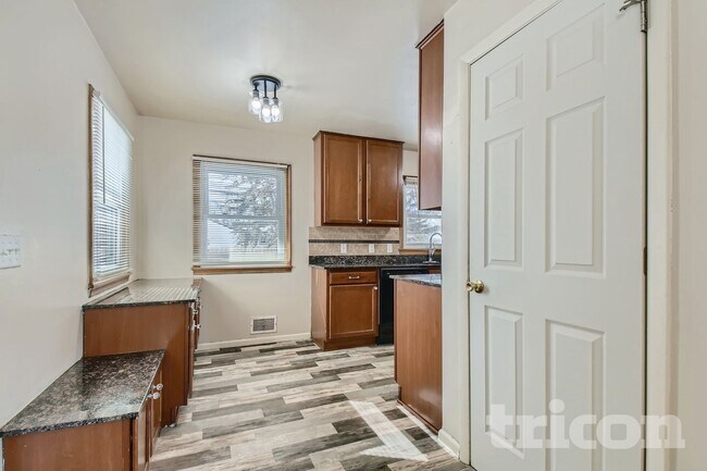 Foto del edificio - 3701 Woodbine Ln