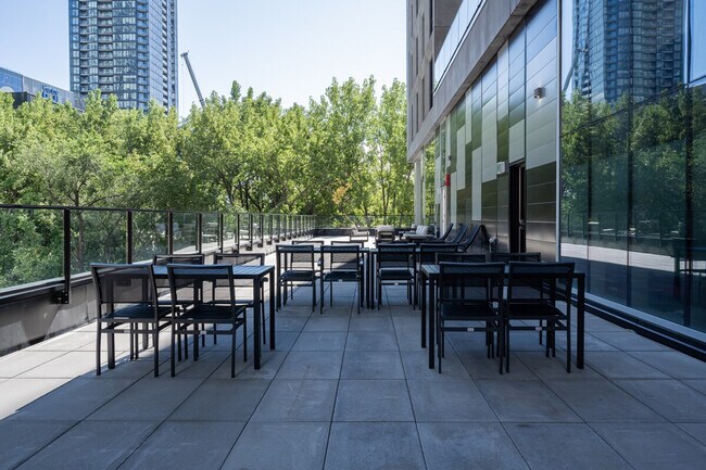 Photo du bâtiment - 1438 Avenue Overdale