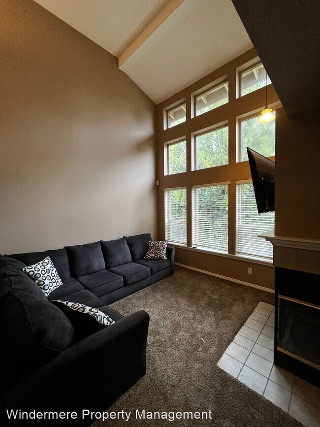 Foto del edificio - 3 br, 3 bath House - 4701 NW Walgren Dr Un...