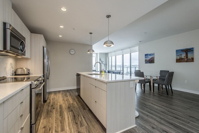 Building Photo - 49 Kings Wharf Pl
