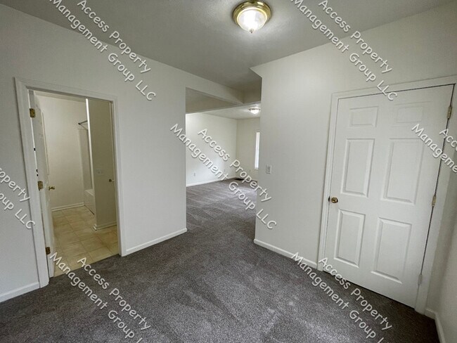 Foto del edificio - 3 Bedroom 1 Bathroom Northwest Side Home