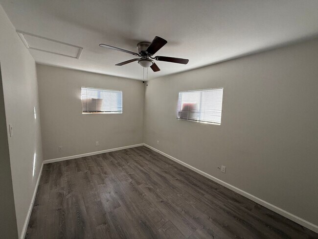 Foto del edificio - Cozy One Bedroom One Bathroom Cottage Home in Hemet!