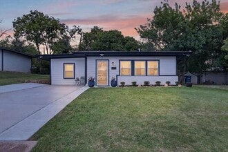 Building Photo - 4424 Wellesley Ave