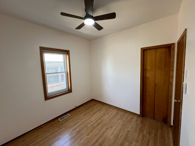 Foto del edificio - 4447 N Melvina Ave