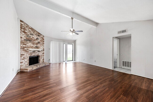 Foto del edificio - 17035 Seven Pines Dr