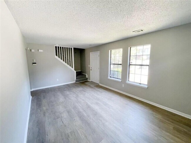 Building Photo - 4030 Laurie Jo Dr SW