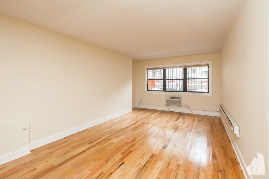 Foto principal - 1 bedroom in Chicago IL 60610