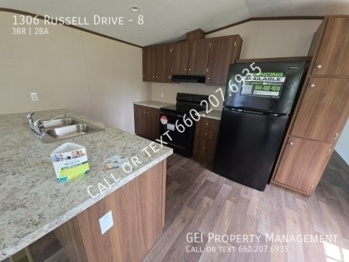 Building Photo - 1306 Russell Dr