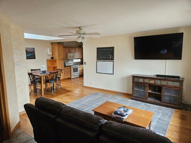 Casa principal - 807 E Yampa St