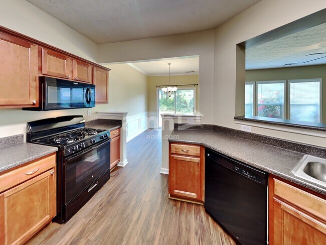 Foto del edificio - 616 Laurel Bnd