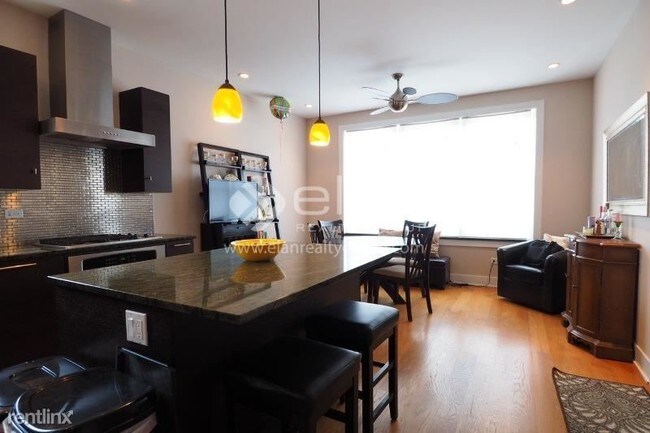 Building Photo - 3 br, 3 bath Condo - 1263 N HONORE 2 Unit 2