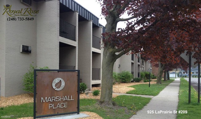 Building Photo - 925 Laprairie St