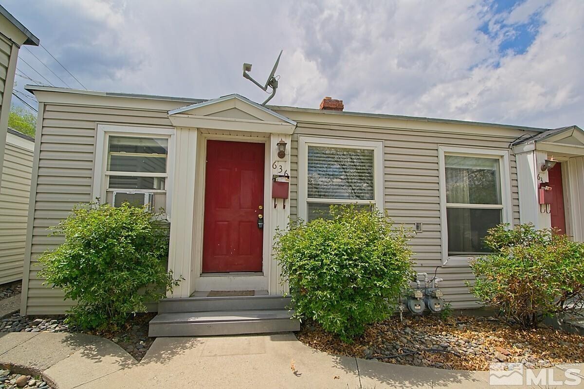 Primary Photo - 634 Moran St