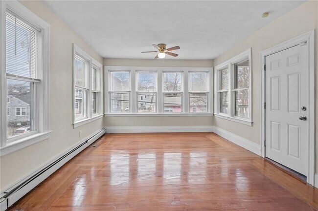 Foto del edificio - 123 Radcliffe Ave